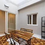 بيت للعطل House Near The With Rooftop And Bbq