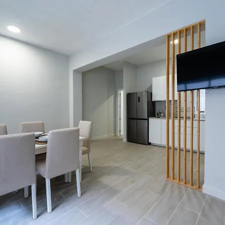 بيت للعطل House Near The With Rooftop And Bbq