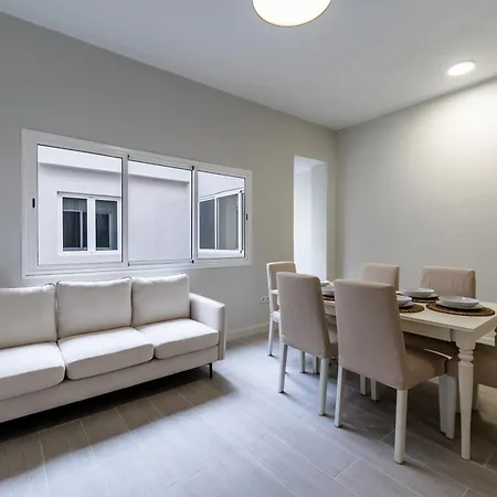 House Near The With Rooftop And Bbq بيت للعطل *