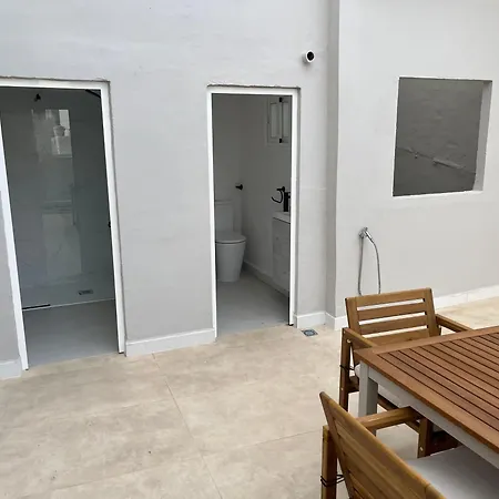 House Near The With Rooftop And Bbq بيت للعطل *